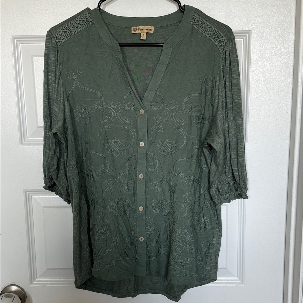 NWOT Democracy Green Embroidered Blouse Sz Large - Picture 2 of 8